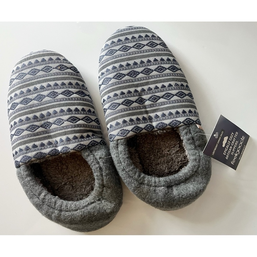 Feel Goodz • NWT Men’s Gray Patterned Slippers